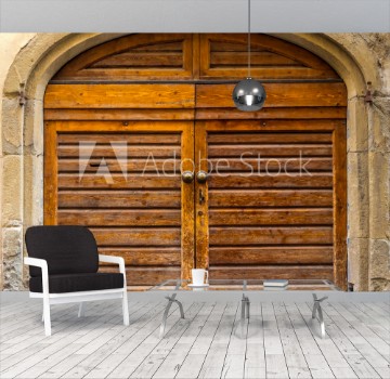 Image de An old wooden doors element of Italian architecture